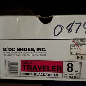DC SHOES GIRLS TRAVELS EDITION